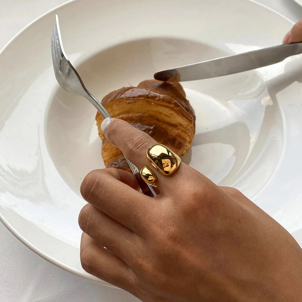 18K Gold-Plated Stainless Steel Ring – Simple Palace Style Fashion Jewelry for Women
