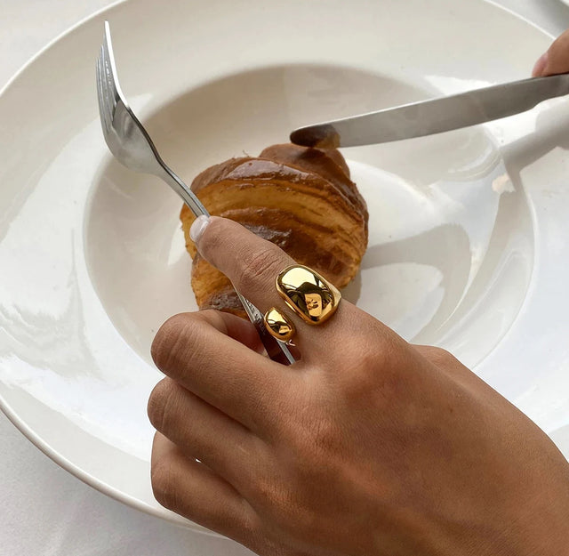 18K Gold-Plated Stainless Steel Ring – Simple Palace Style Fashion Jewelry for Women