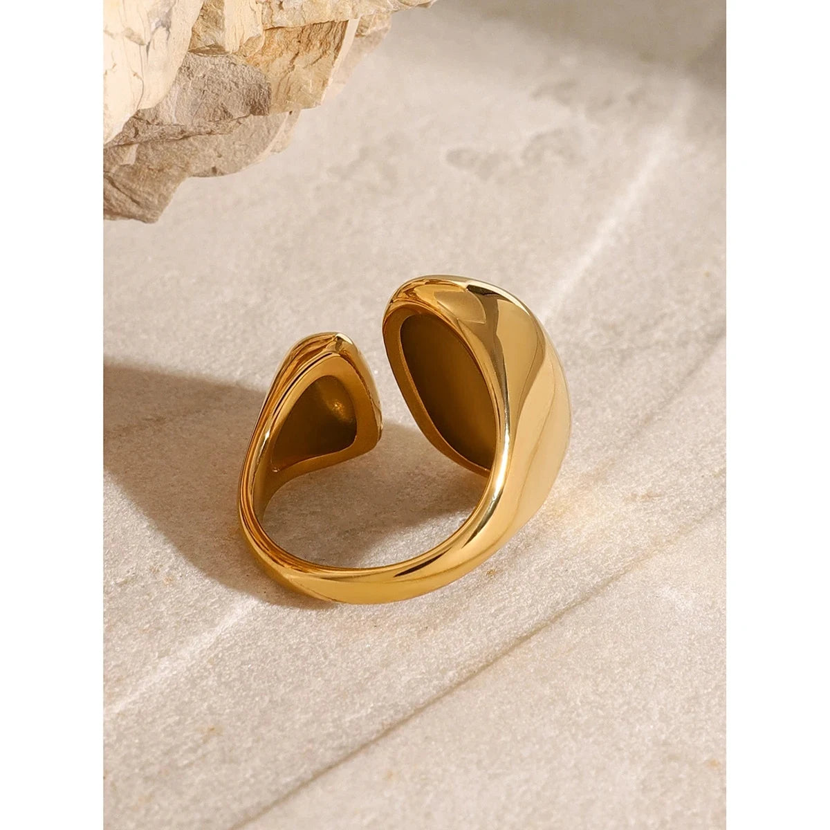 18K Gold-Plated Stainless Steel Ring – Simple Palace Style Fashion Jewelry for Women