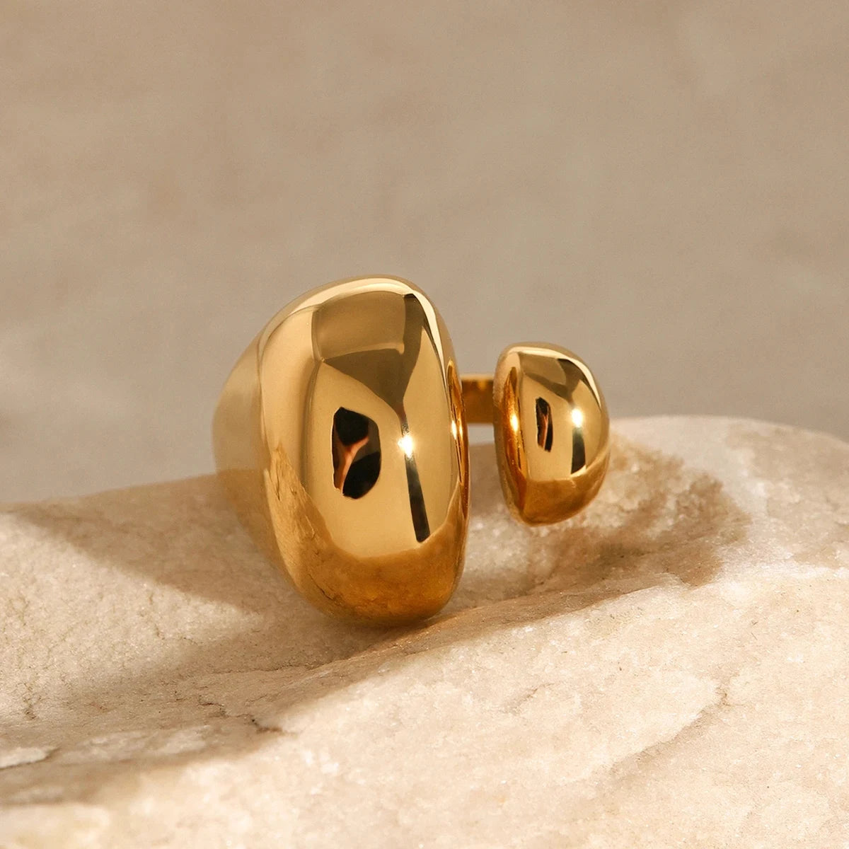 18K Gold-Plated Stainless Steel Ring – Simple Palace Style Fashion Jewelry for Women